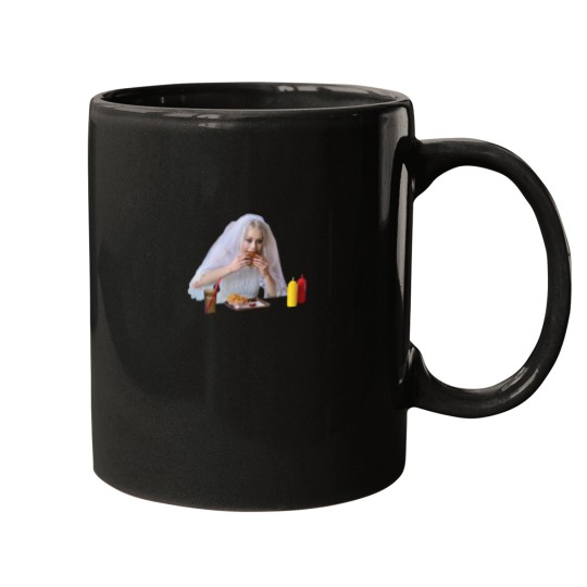 Discover Phoebe Bridgers Eating Mugs