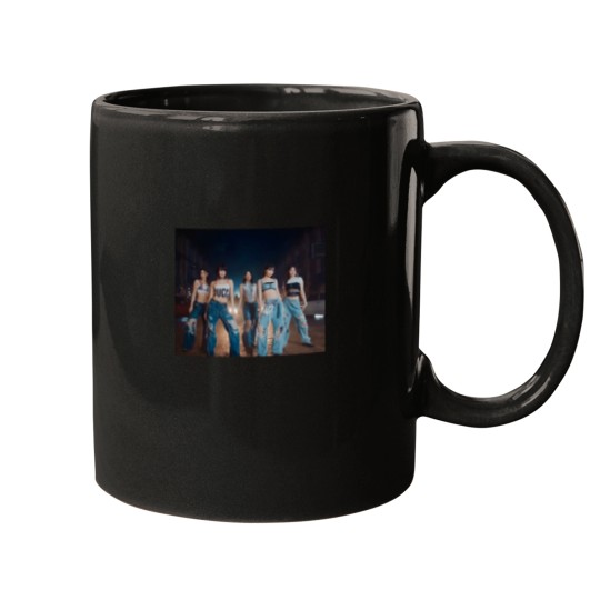 Discover (LE SSERAFIM)- UNFORGIVEN Mugs