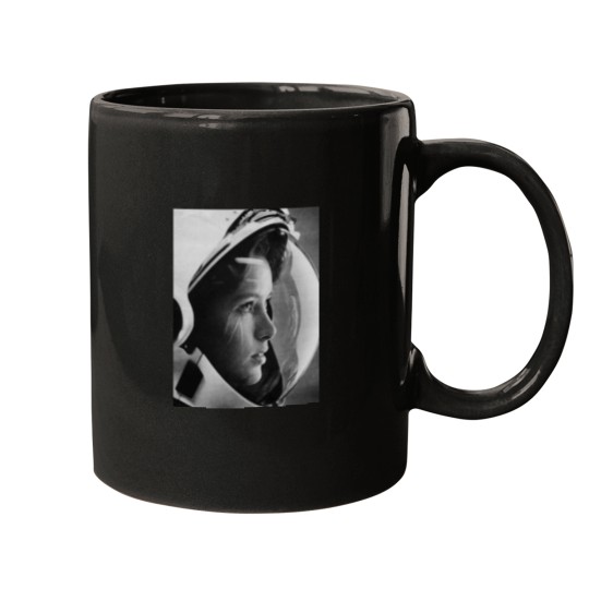 Discover Astronaut Graphic Mugs