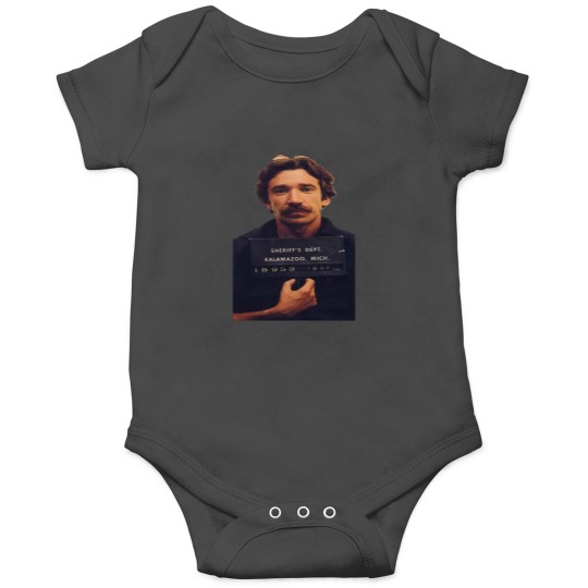 Discover Tim Allen Mugshot  mit V-Ausschnitt Onesies