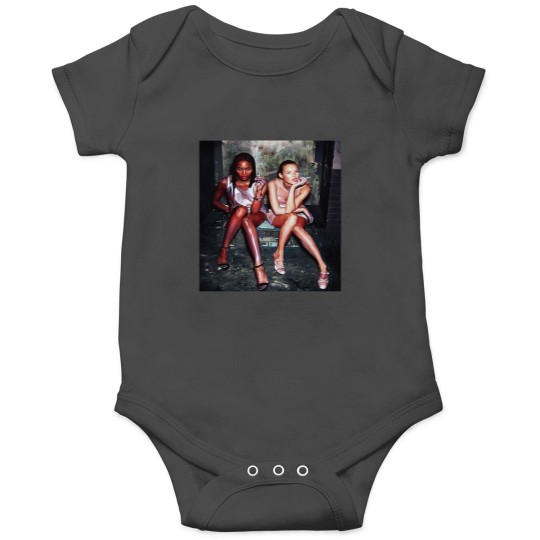 Discover NAOMI CAMPBELL AND KATE MOSS Essential Onesies