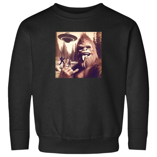 Discover Funny-Bigfoot-Sasquatch-Rock-On-Selfie-Bigfoot-Ufo-Alien-T-Shirt Sweatshirts