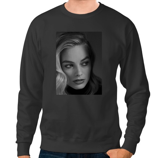 Discover Margot Robbie(8)Margot Robbie(8) Sweatshirts