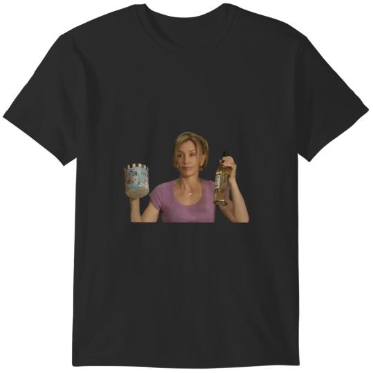 Discover lynette scavo T-Shirts