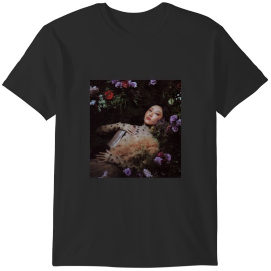 Discover HWASA Guilty Pleasure (1) HWASA Guilty Pleasure (1) T-Shirts