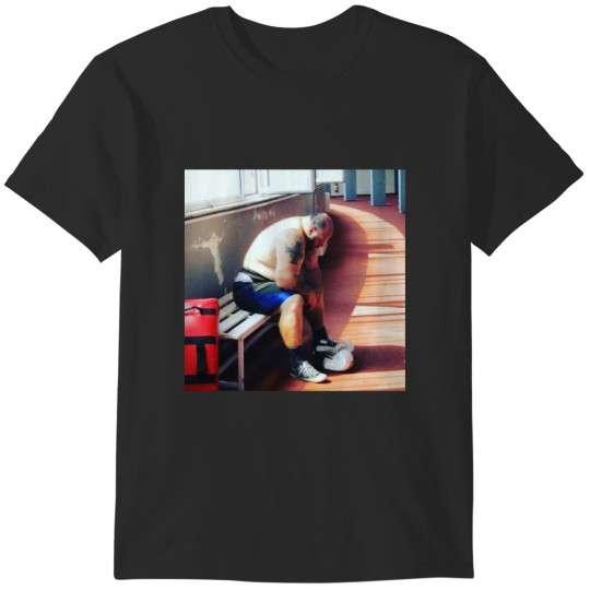 Discover Kyriakos Kapakoulak Grizzly sitting T-Shirts