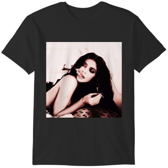 Discover Kylie Jenner T-Shirts