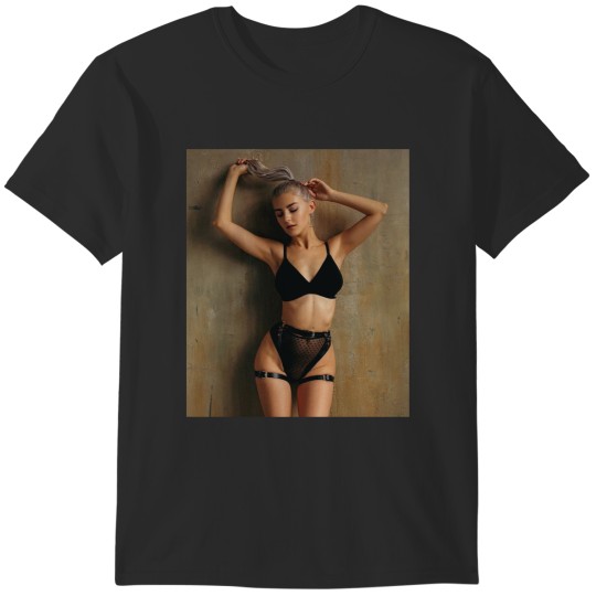 Discover Eva Elfi e T-Shirts