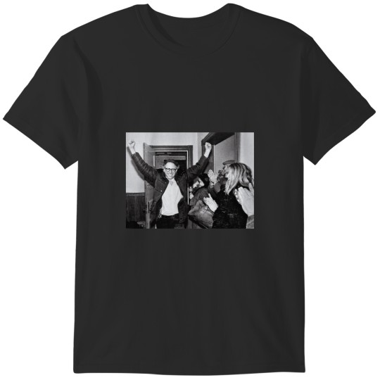 Discover Bernie Sanders Protest des années 1960 T-Shirts