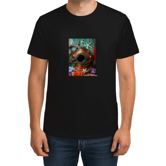 Discover Old Vintagess Divingss Helmet T-Shirts