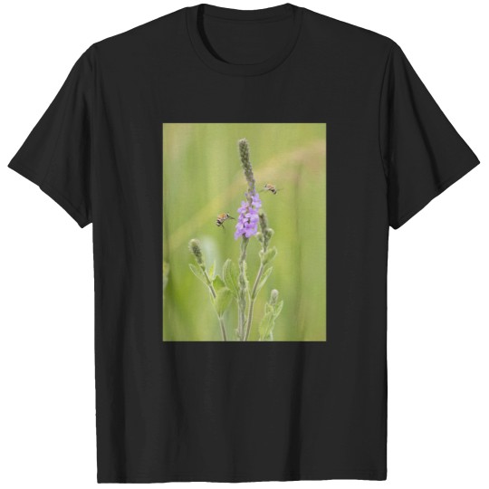 Discover bees fly and purple wildflowers Premium T-Shirts
