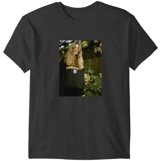 Discover sgirls sins sreds T-Shirts