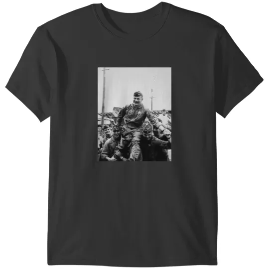 Discover Colonel Robin Olds After Completing 100th Combat Mission - Vietnam 1967 Photographic Print T-Shirts
