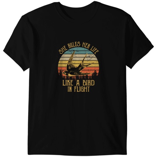 Discover Stevie Nicks She Rules Her Life Like A Bird In Flight vintages T-Shirts