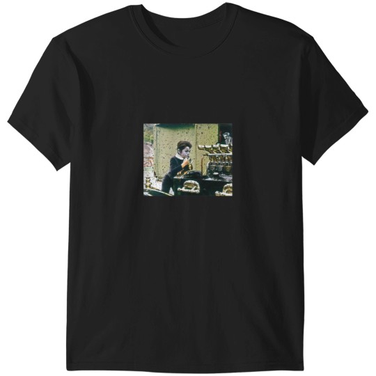 Discover Eddie Munster Dragula T-Shirts