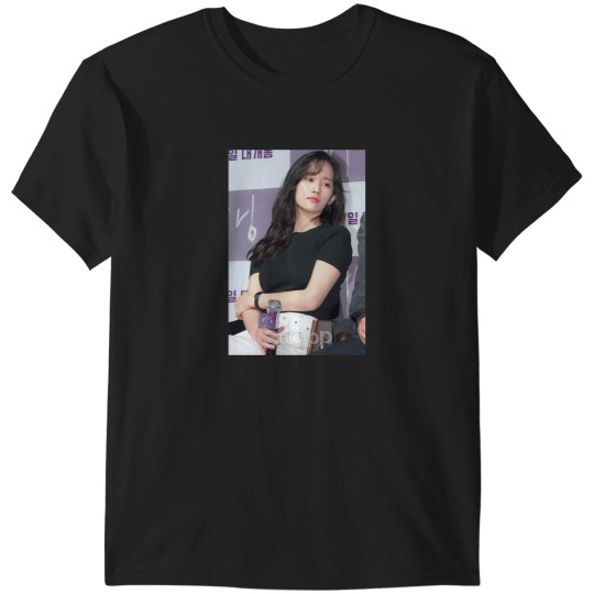 Discover Jeon Jong-Seo 877 T-Shirts