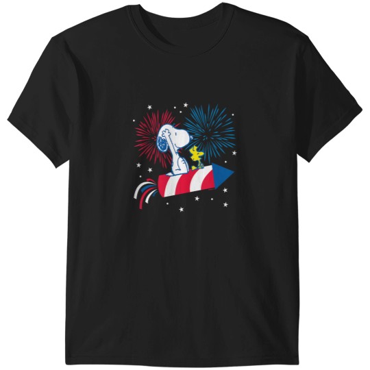 Discover Peanutsss Snoopy And Woodstock July 4th Fireworks Tank Top T-Shirts