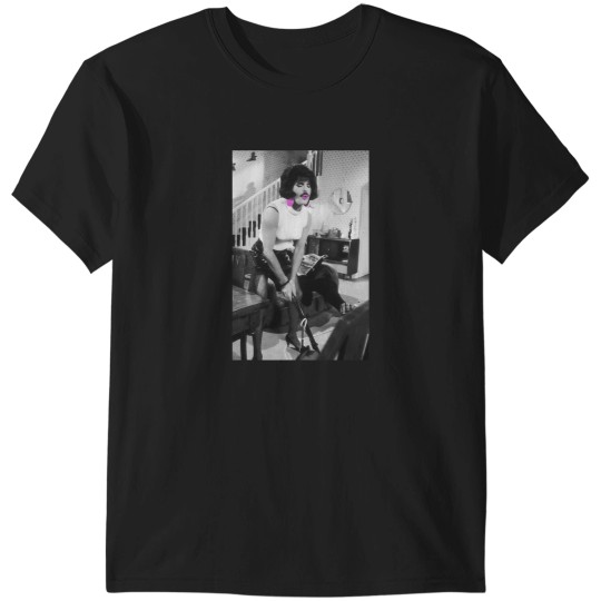 Discover Freddie Mercuryss  I Want To Break Free BW T-Shirts