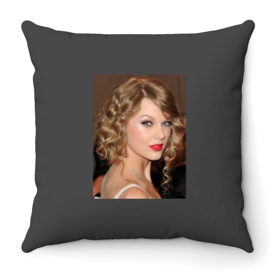 Discover wings Throw Pillows