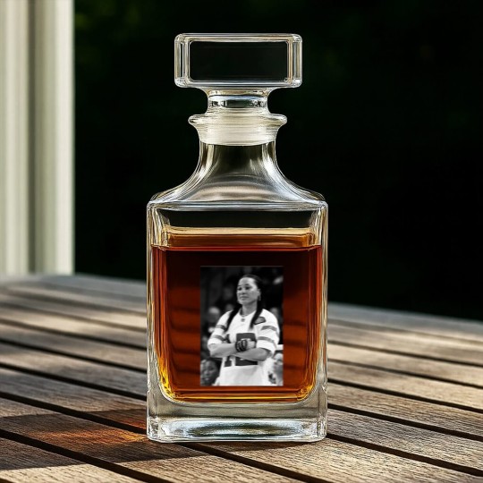 Discover Dawn Staley Mode Black - Dawn Staley Hall Of Fame - Whiskey Decanters