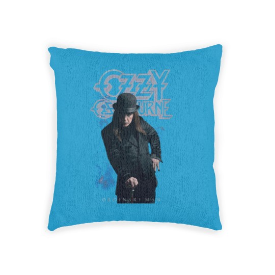 Discover Ozzy Osbourne Sängerin Liebhaber Woven Pillows: Gewhnlicher Mann stehend